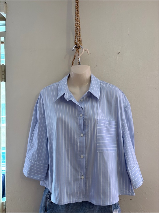 VIA. BOVIO. Made. In. ITalY Tops - Relaxed Light Blue Striped Button-Front Blouse. Cotton. ITALY